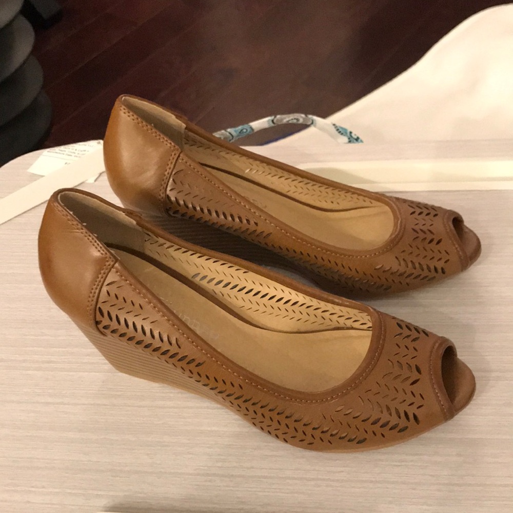 Brown open toed shoes